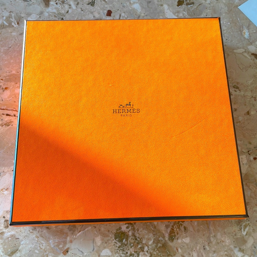 Hermes belt box with ribbon!
